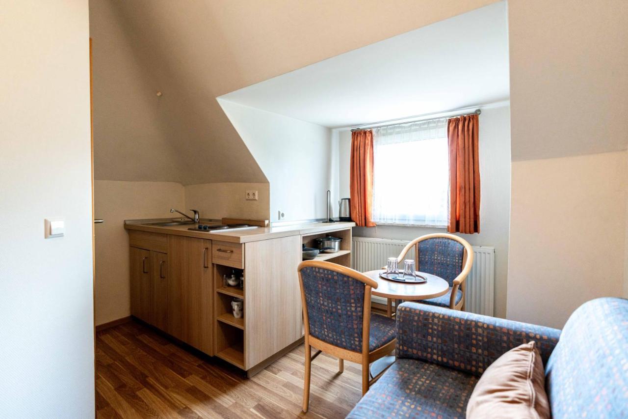 أولم Hotel Am Roemerplatz المظهر الخارجي الصورة
