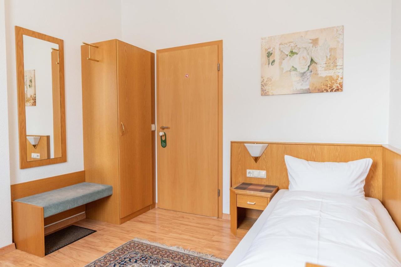 أولم Hotel Am Roemerplatz المظهر الخارجي الصورة