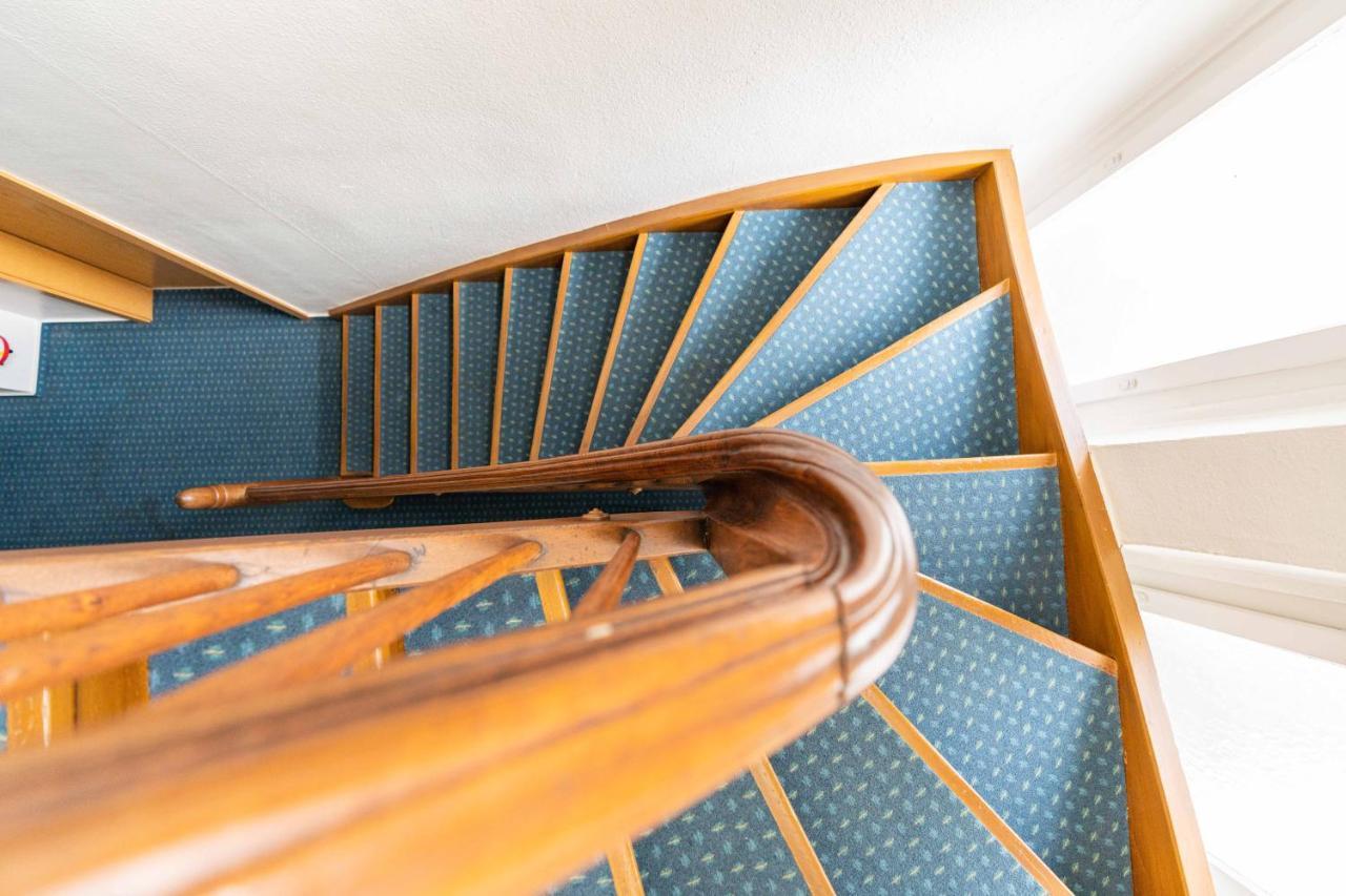 أولم Hotel Am Roemerplatz المظهر الخارجي الصورة