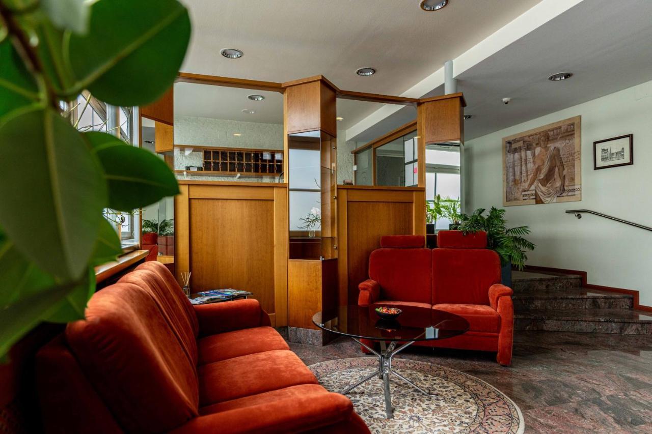 أولم Hotel Am Roemerplatz المظهر الخارجي الصورة