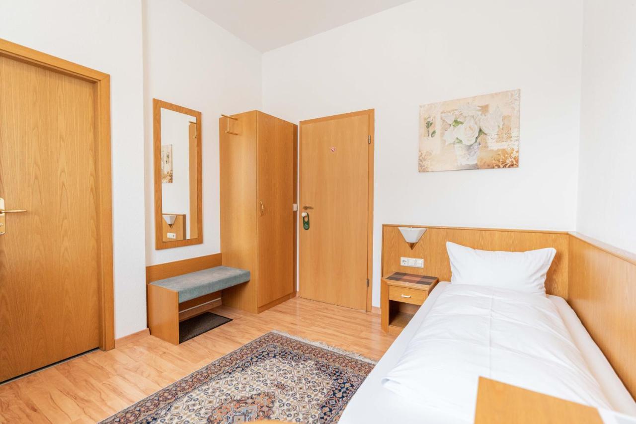أولم Hotel Am Roemerplatz المظهر الخارجي الصورة