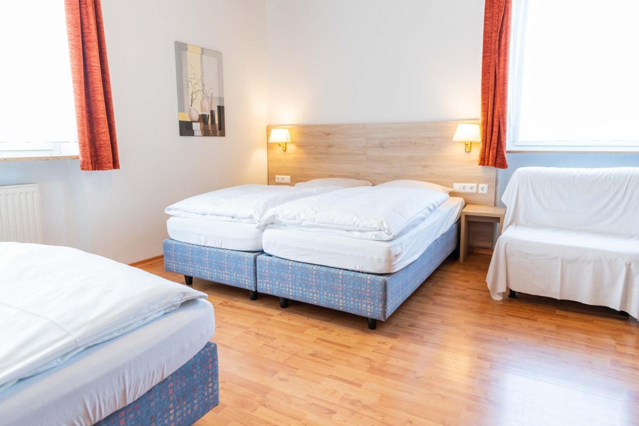 أولم Hotel Am Roemerplatz المظهر الخارجي الصورة