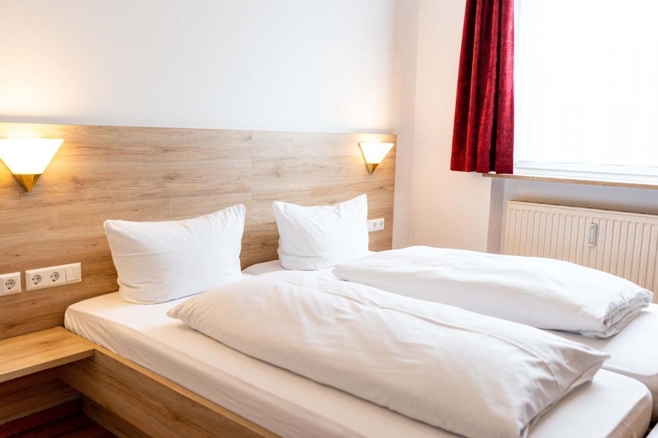 أولم Hotel Am Roemerplatz المظهر الخارجي الصورة