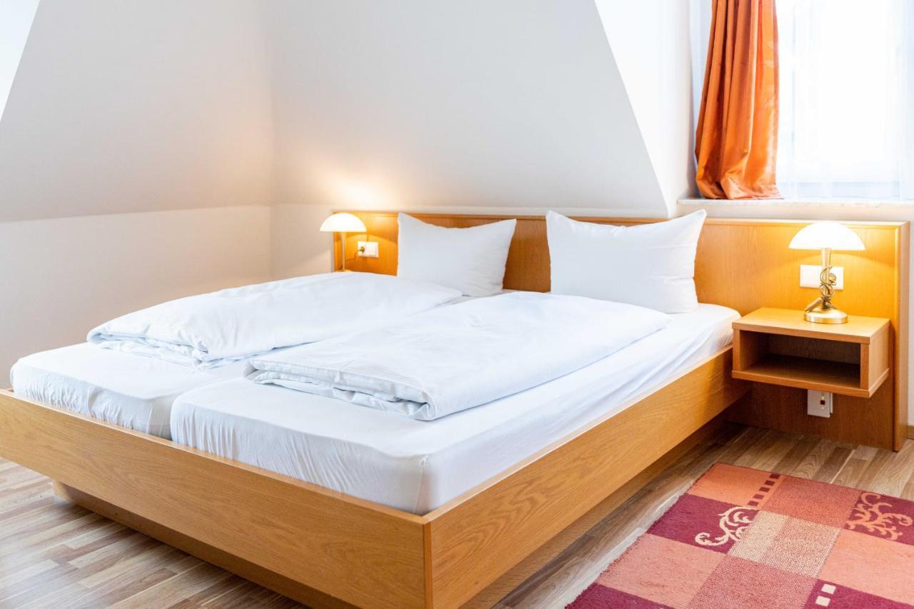 أولم Hotel Am Roemerplatz المظهر الخارجي الصورة