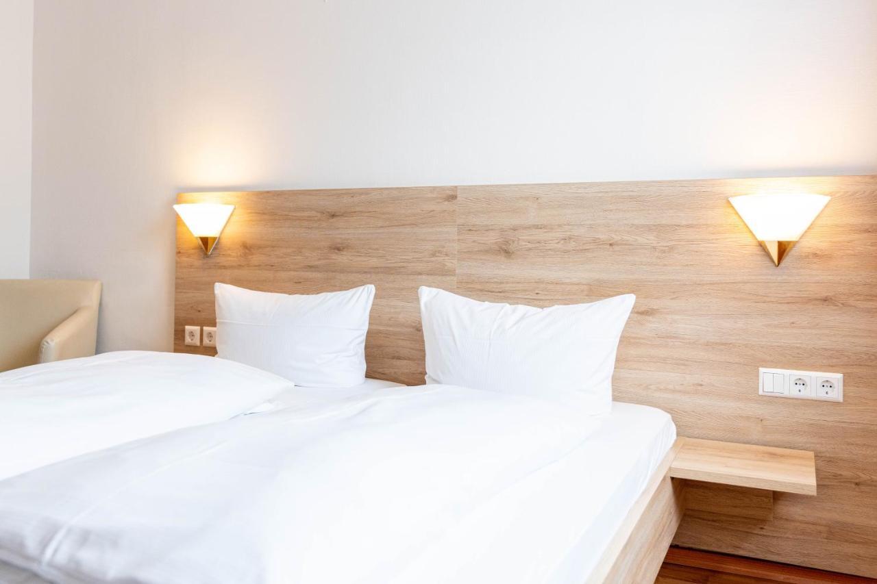 أولم Hotel Am Roemerplatz المظهر الخارجي الصورة
