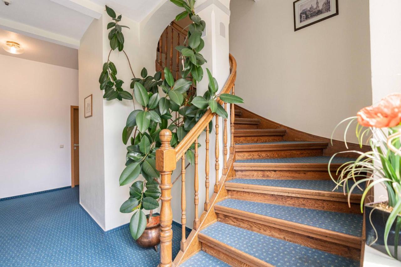 أولم Hotel Am Roemerplatz المظهر الخارجي الصورة