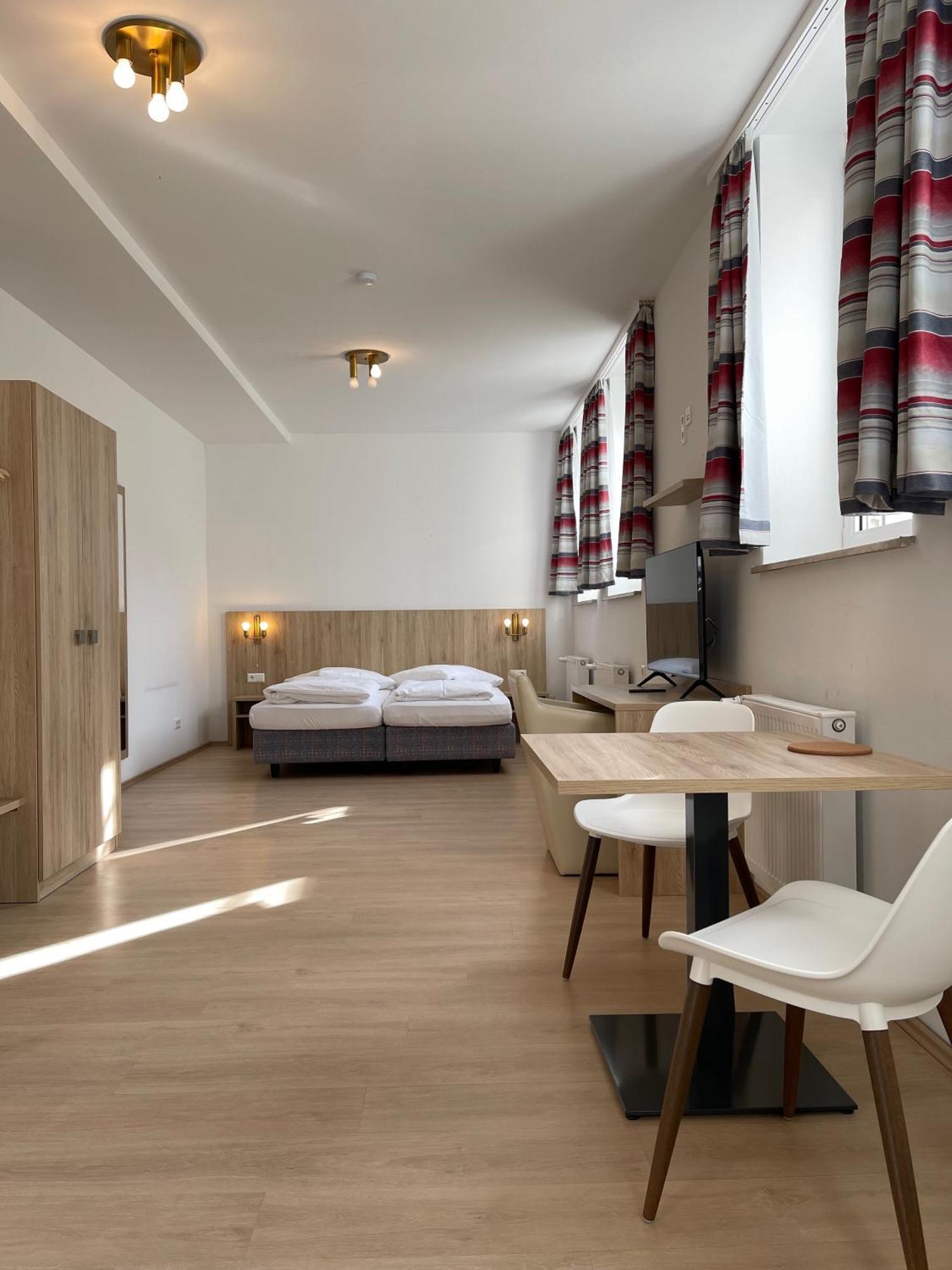 أولم Hotel Am Roemerplatz المظهر الخارجي الصورة