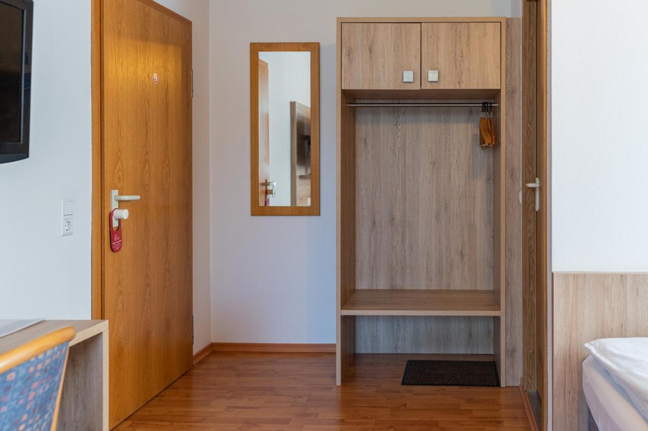 أولم Hotel Am Roemerplatz المظهر الخارجي الصورة