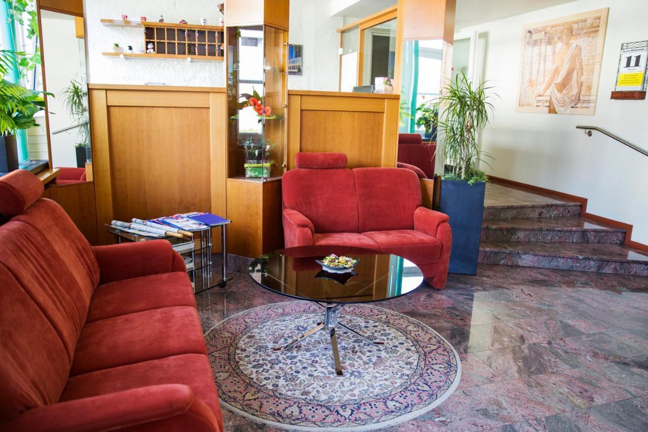 أولم Hotel Am Roemerplatz المظهر الخارجي الصورة